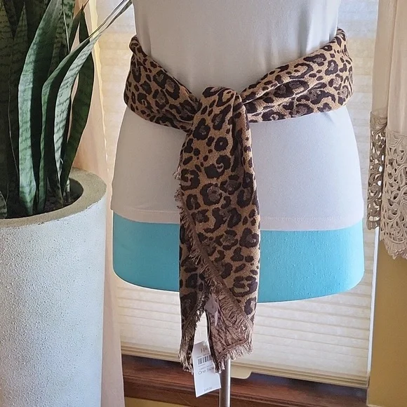 J Jill woman's Camelmulti multi-functional scarf wrap. One size. - Picture 3 of 11